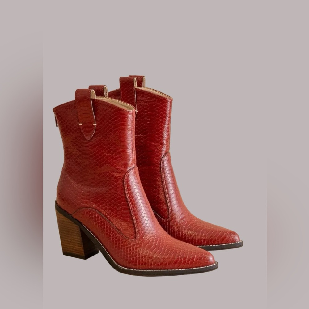 Rodeo Ruby Paneled Western Boots - Picture 2 of 13